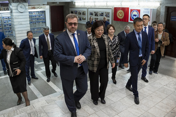Chinese Ambassador Du Dewen spoke at the opening of the Center for Chinese Language and Culture at KRSU