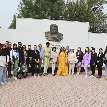 Foreign students of KRSU visited the House-Museum of Ch. Aitmatova and Memorial Complex «Ata-Beyit»