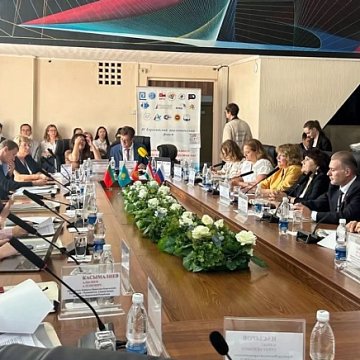Чоң Евразиянын өнүгүүсү жана коопсуздугу - КРСУда Евразиялык аналитикалык форумда дагы эмнелер талкууланып жатат