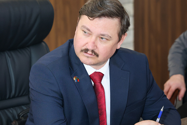 В КРСУ обсудили развитие инфраструктуры и подготовку кадров с представителями кыргызско-китайского холдинга