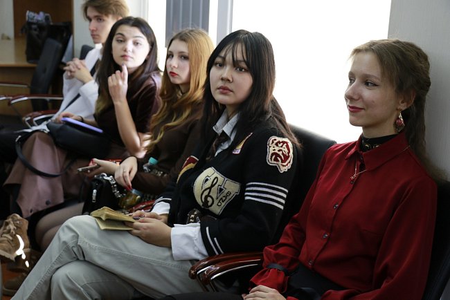 KRSU hosted a round table «Challenges of modernity and philosophy»
