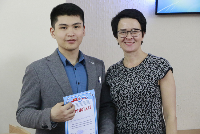 Студенты КРСУ обсудили актуальные проблемы современного мира в рамках межфакультетской конференции