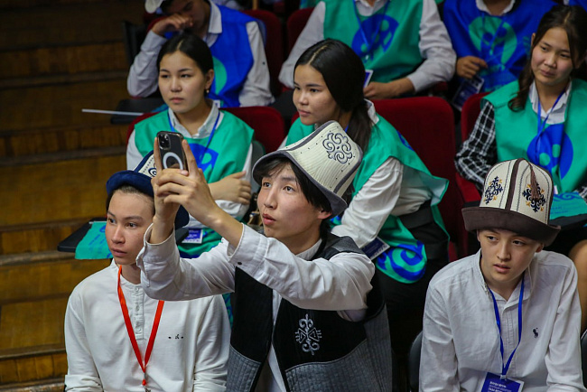 В КРСУ прошёл молодёжный форум «Жаны Муун»