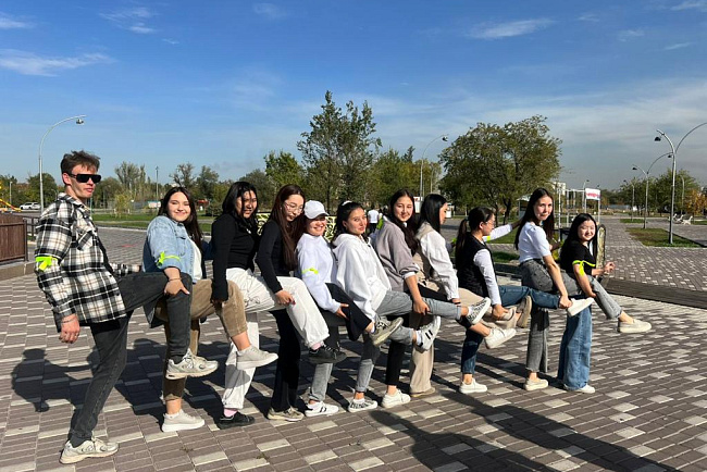 Тимбилдинг объединил студентов разных поколений!