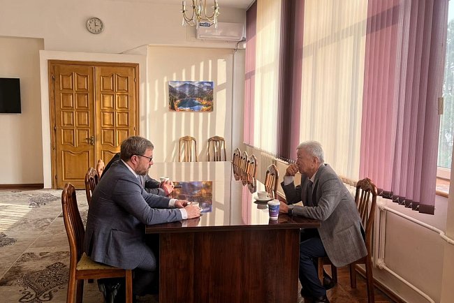 Acting Rector of KRSU Denis Fomin-Nilov met with the President of the National Academy of Sciences of the Kyrgyz Republic