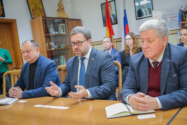 "Judicial diplomacy: KRSU and the EAEU Court enter into a cooperation agreement."