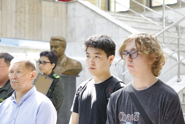 «Билось каждое сердце, как Брест»: КРСУ передал книгу в рамках  «Эстафеты Победы вдоль государственных границ СНГ»