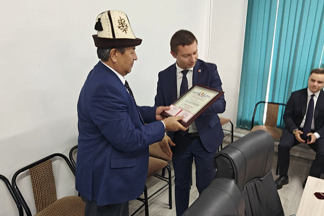 Делегация из России посетила Нарынскую область: КРСУ и Нарынский госуниверситет подписали соглашение о сотрудничестве