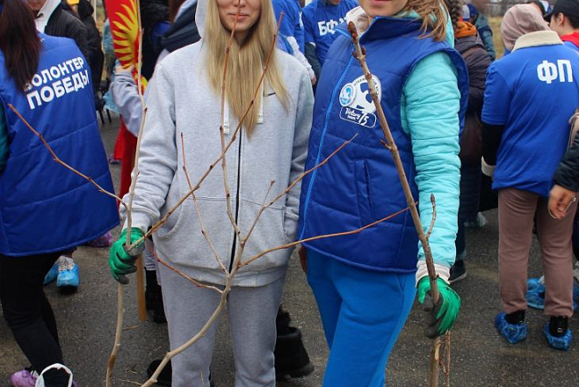 Юристы КРСУ посадили деревья в «Саду Памяти»