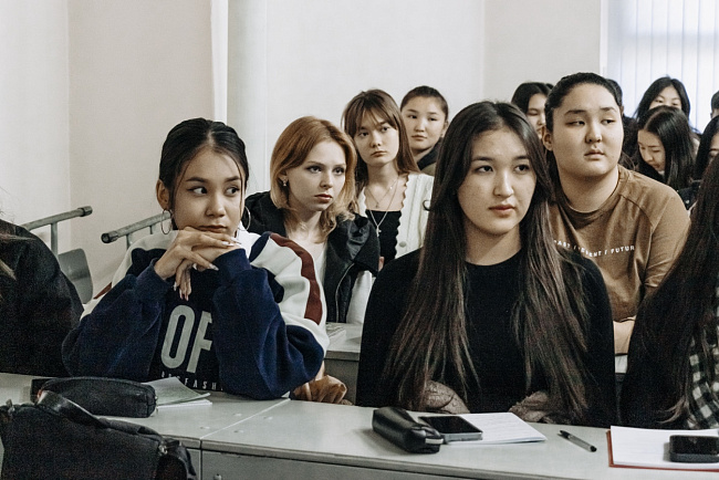 Студентам КРСУ рассказали о донорстве крови и ее компонентов