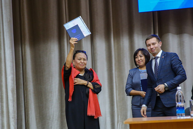 На ученом совете КРСУ наградили лучших студентов и преподавателей за достижения в учебной и научной деятельности