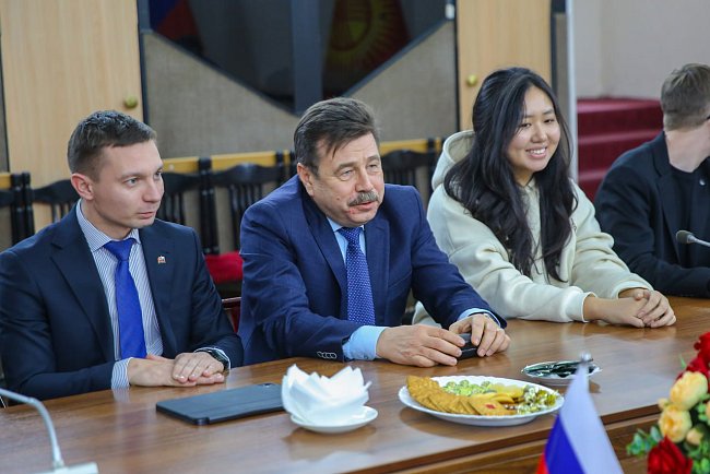 Warm meeting with the Russian Ambassador: student activists KRSU were inspired by the example of Sergei Vakunov
