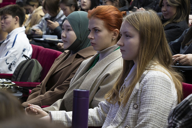 О дипломатии суверенного Кыргызстана: Посол по особым поручениям МИД КР К. Кабаев прочитал лекцию для студентов ФМО