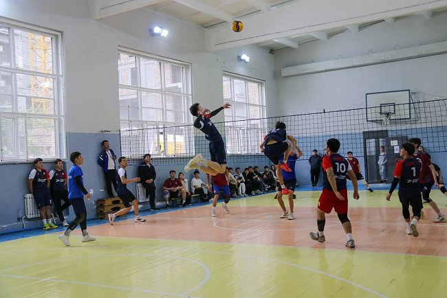 The KRSU men's volleyball team reached the Universiade finals!