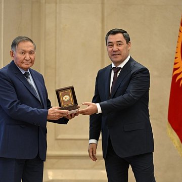 Consulting professor KRSU Mukash Israilov was awarded the Order «Dunk»