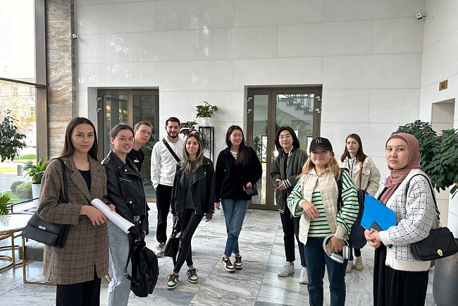 Студенты группы УМ-1-20  вместе с преподавателем Кочербаевой Айнурой Анатольевной в целях воспитательной работы кафедры 18 октября 2023 года посетили маркетинговую компанию "М-Вектор" 