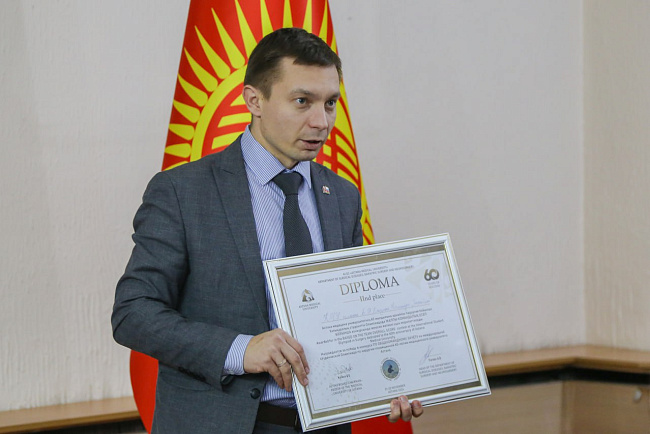 Победители международной олимпиады встретились с исполняющим обязанности ректора КРСУ Сергеем Волковым