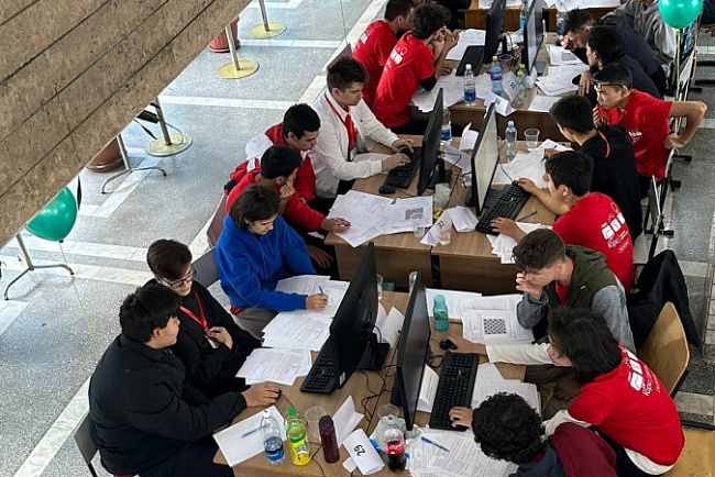 Студенты КРСУ представят Кыргызстан в Суперфинале региона в рамках Международной студенческой олимпиады по программированию