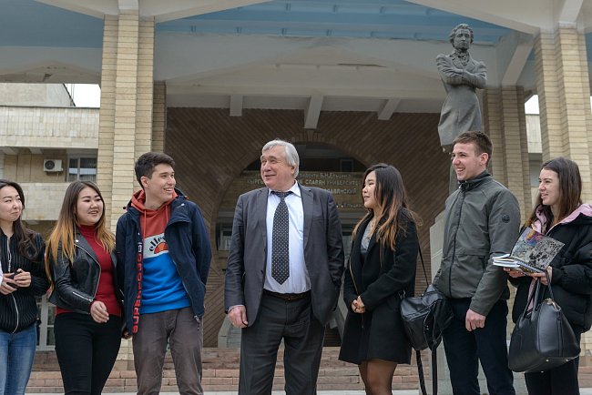 Студенттер. Ретроспективалык