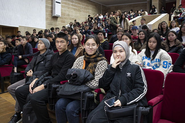 В КРСУ прошла сессия «Киргизский Университариум Стратега»