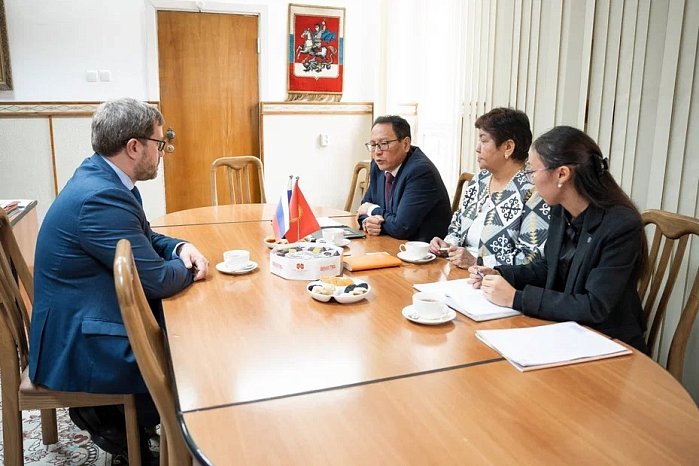 Acting by the Rector of KRSU met with representatives of the National Academy «Manas»