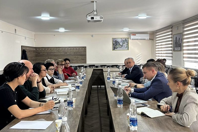 От идей к действиям: ректор КРСУ обсудил с преподавателями пути развития факультетов
