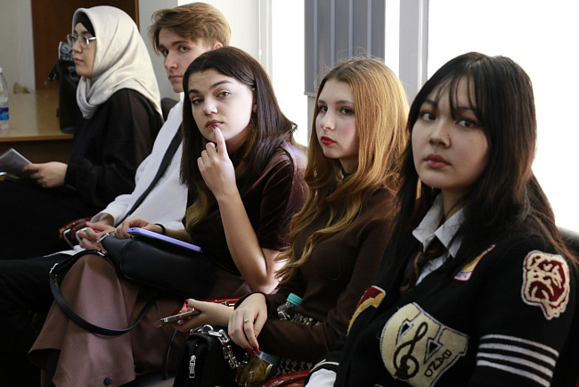 В КРСУ прошел круглый стол «Вызовы современности и философия»