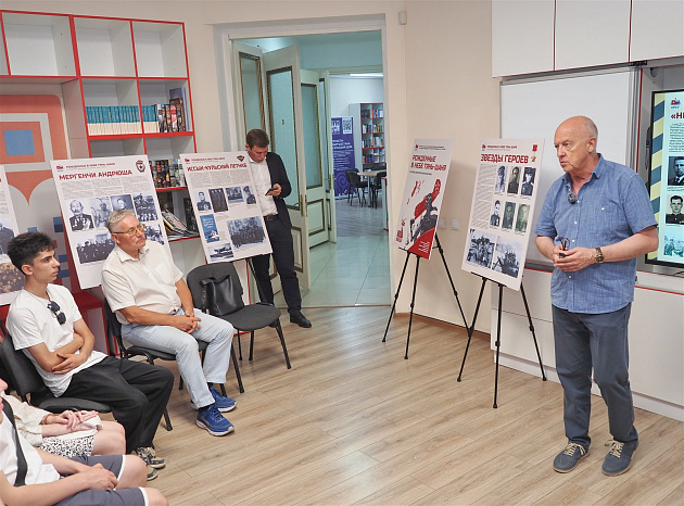 Выставка "Рожденные в небе Тянь-Шаня" в Русском доме в Бишкеке