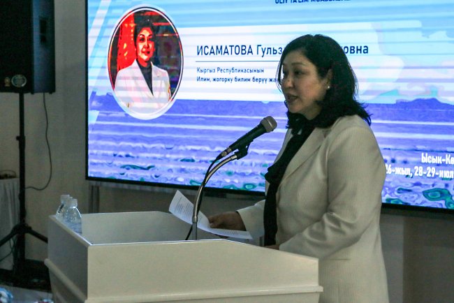 КРСУнун ректору Сергей Волков университеттин ректорлорунун III Кыргыз-Өзбек форумунда катышууда