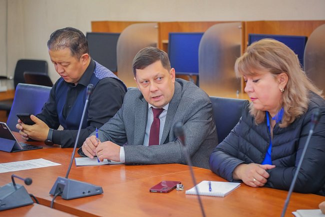 At KRSU, a meeting was held between Acting Rector Sergei Volkov and deans and heads of departments