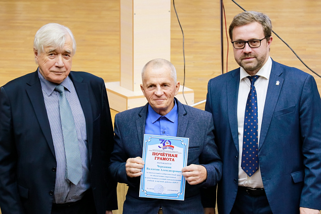 В КРСУ наградили самых преданных сотрудников