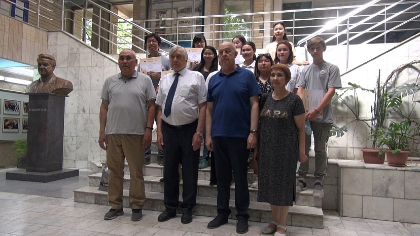 KRSU awarded the participants of the competition «About their native language in Russian»