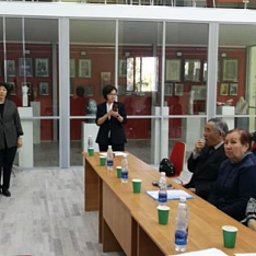 Аджигулованын докторлук диссертациясын жактаган Г.
