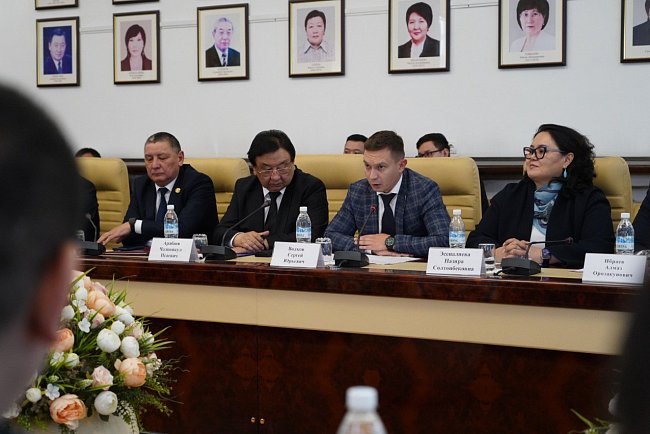 The rector of KRSU took part in a meeting of the leadership of the Supreme Court with university rectors