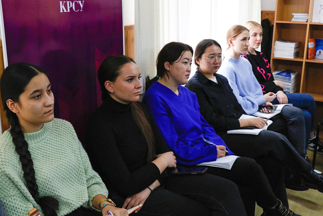 Библиотека ИРЯ КРСУ пополнилась более чем 300 книгами