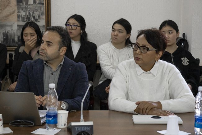KRSU hosted a round table on the classical literature of Iran and Turkey