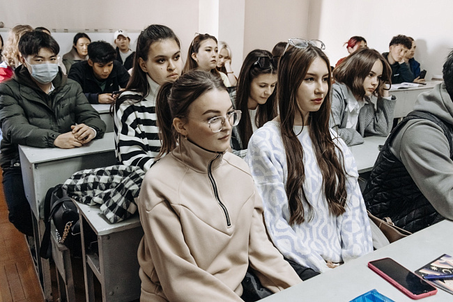 Студентам КРСУ рассказали о донорстве крови и ее компонентов