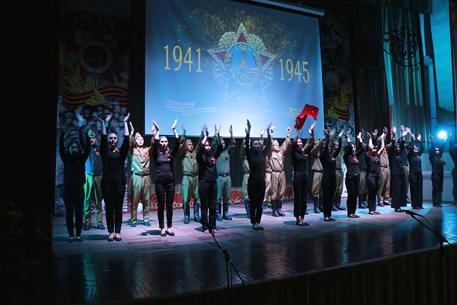 Жеңиш күнүнө карата: КРСУда чоң концерт болду «Ошол улуу жылдарга таазим кылалы!»
