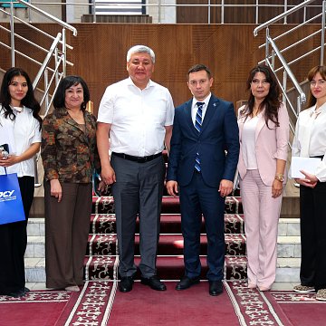Rector of KRSU Sergei Volkov met with university graduate Marat Kakeev