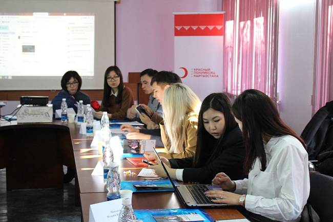 Молодежь КР обсудила современные вызовы международного гуманитарного права