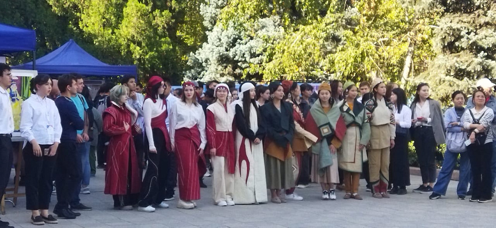 Выставка, посвященное к 30-летию КРСУ