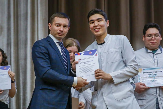 На ученом совете КРСУ наградили лучших студентов и преподавателей за достижения в учебной и научной деятельности