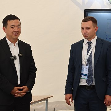 Rector of KRSU Sergey Volkov and director of the NCTC Talant Eraliev visited the educational complex «Zhashtyk»