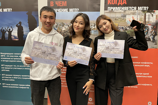 Команда юридического факультета КРСУ в составе Муратовой М., Максатовой М., Беккулова Н. представила Кыргызстан на 24-м Конкурсе им. Ф.Мартенса по международному гуманитарному праву