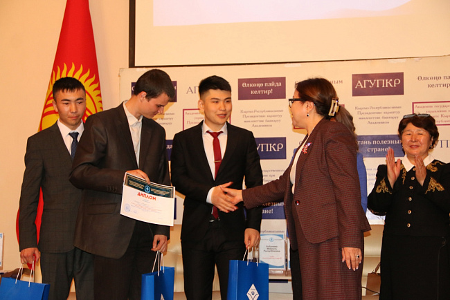 Команда КРСУ победила в дебатах, посвященных 30-летию принятия Конституции КР