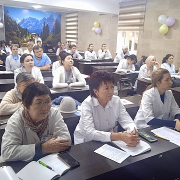 Эл аралык педиатрлар күнүнө арналган "Балдардын ооруларын диагностикалоо жана дарылоо көйгөйлөрү" эл аралык конференциясы