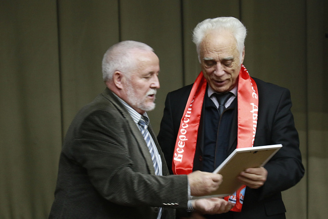 Сотрудникам КРСУ вручили грамоты и благодарственные письма за верность традициям русского народа