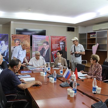 Moving forward: a presentation of the book «Russian language in Kyrgyzstan: milestones of the past» took place at KRSU