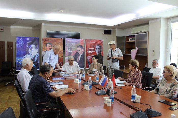Moving forward: a presentation of the book «Russian language in Kyrgyzstan: milestones of the past» took place at KRSU