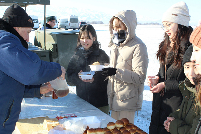 Студенты КРСУ посетили российскую авиабазу в Канте